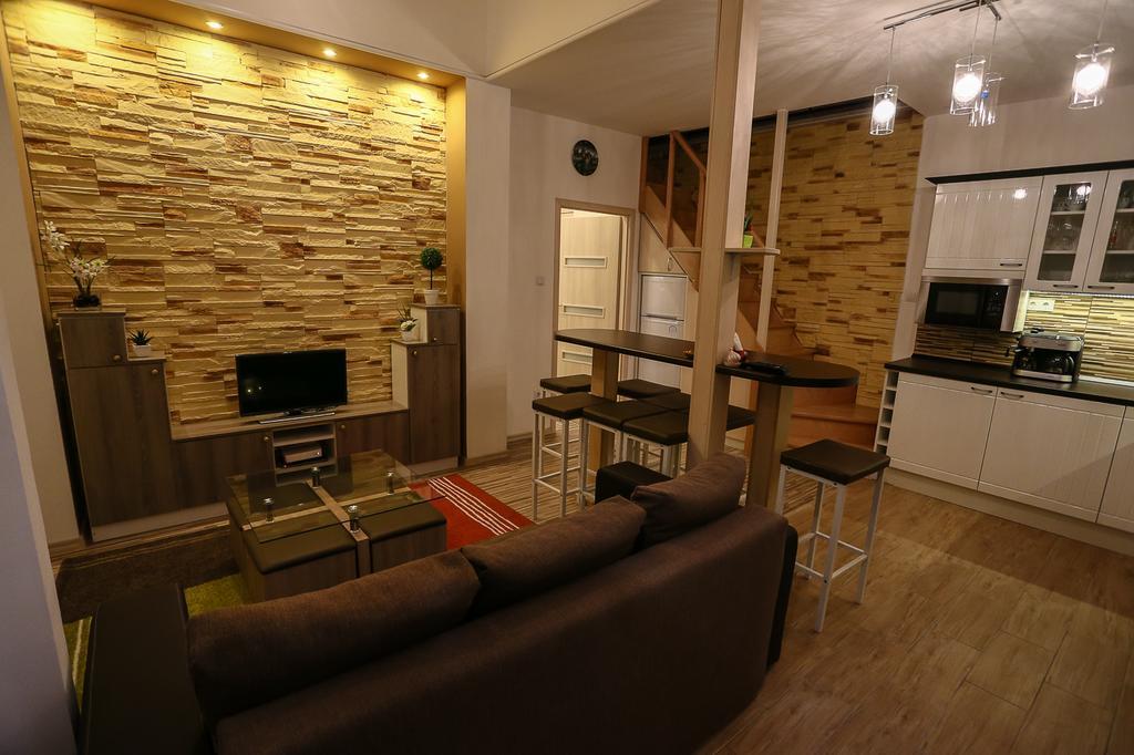 Fireworks Rakoczi - Free Parking - 3 Bedrooms - 2 Bathrooms * Budapest