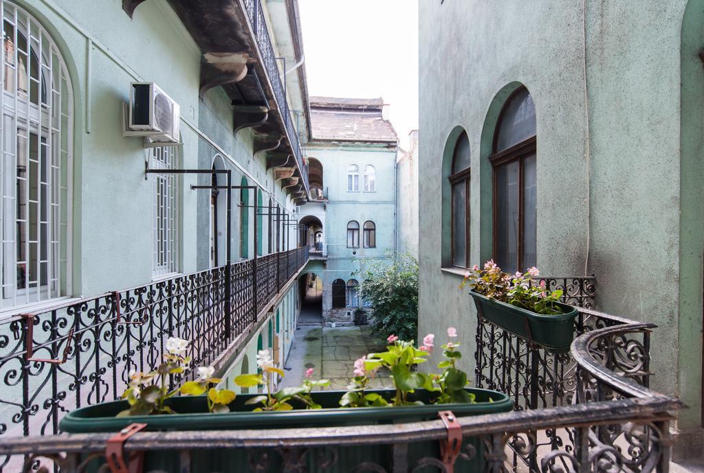 Downtown Synagogue Apartment