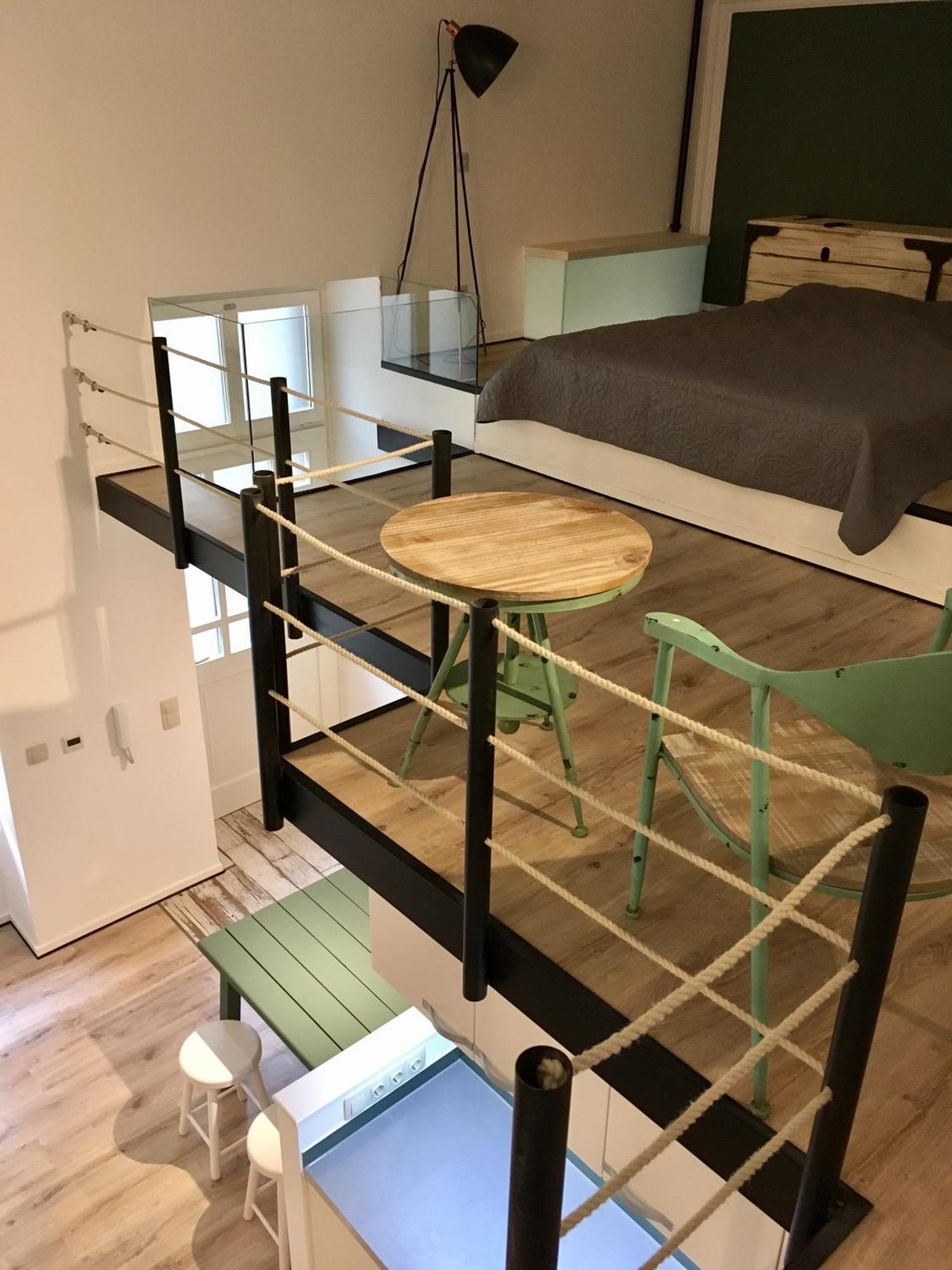 Standard By Hi5 - Teréz 35 * Budapest