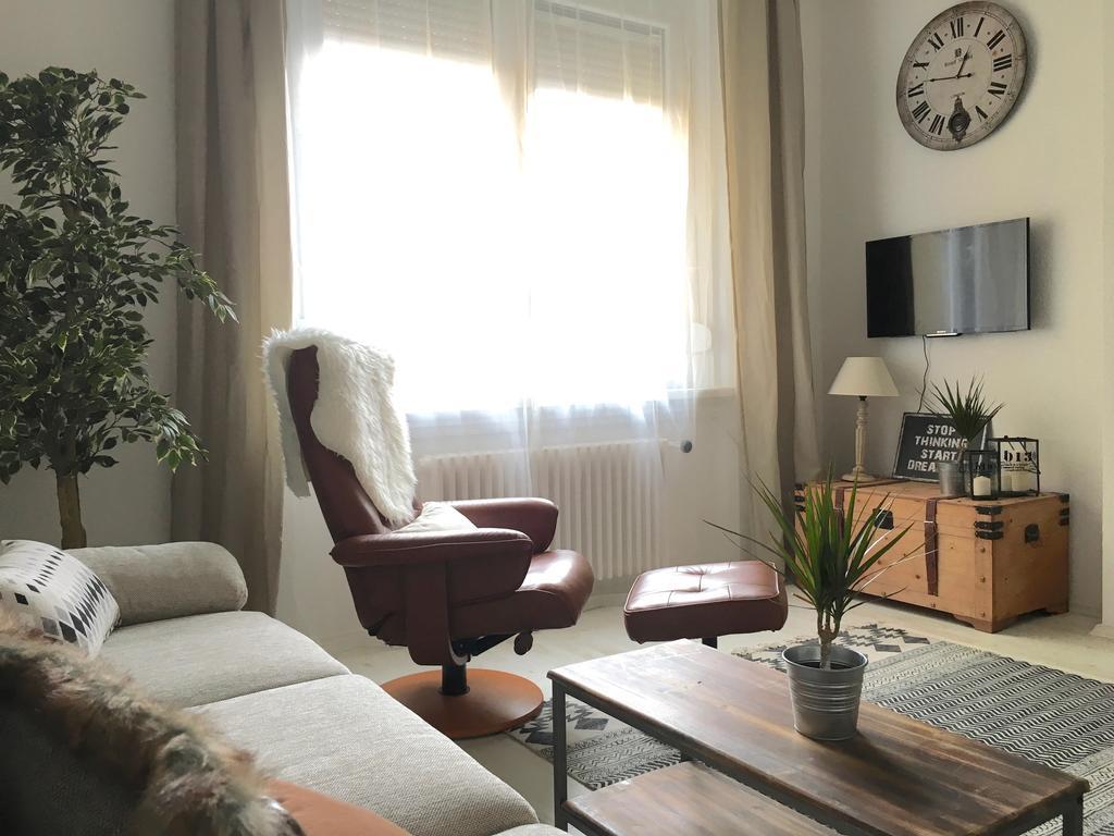 Standard By Hi5 - Karoly 23 Budapest