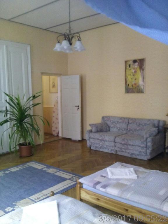 Eoetvoes Rooms Affittacamere *