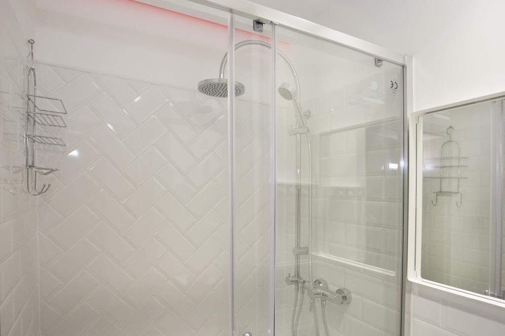 Apartman Riverside Flat With King Castle View *