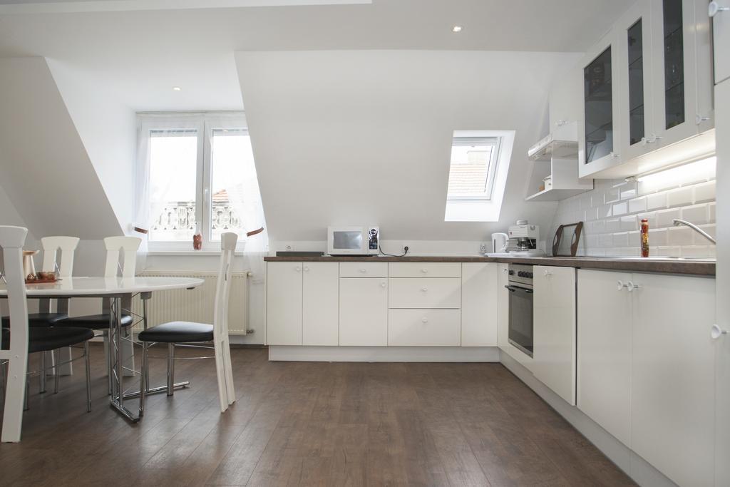 Apartman Riverside Flat With King Castle View