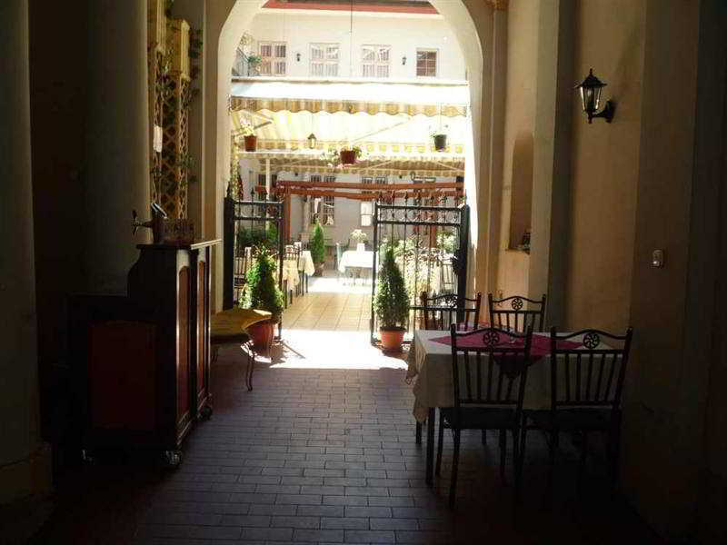 Fehar Pava Restaurant And
