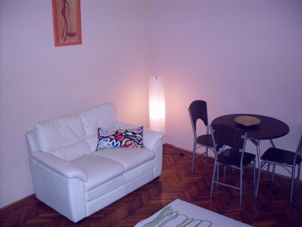 Károly Apartamento