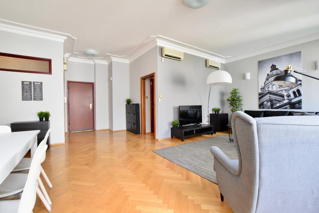 Standerd By Hi5 - Lovag Family Apartament *