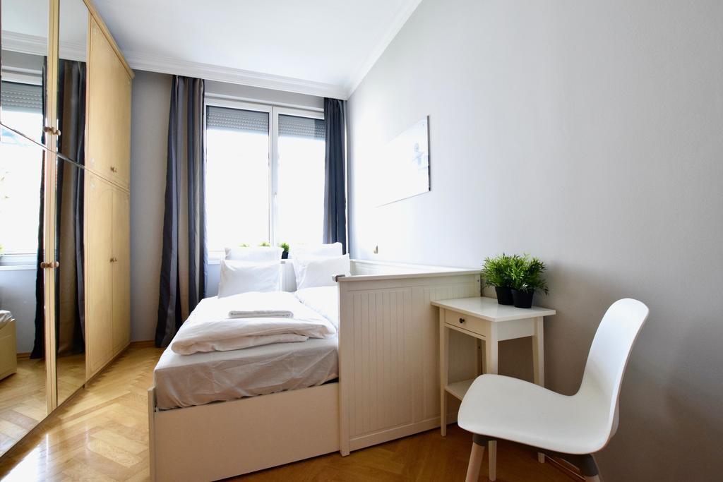 Standerd By Hi5 - Lovag Family Apartament *