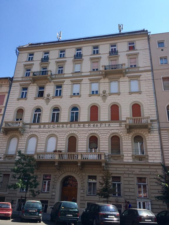 Near The Heroes Square Apartment