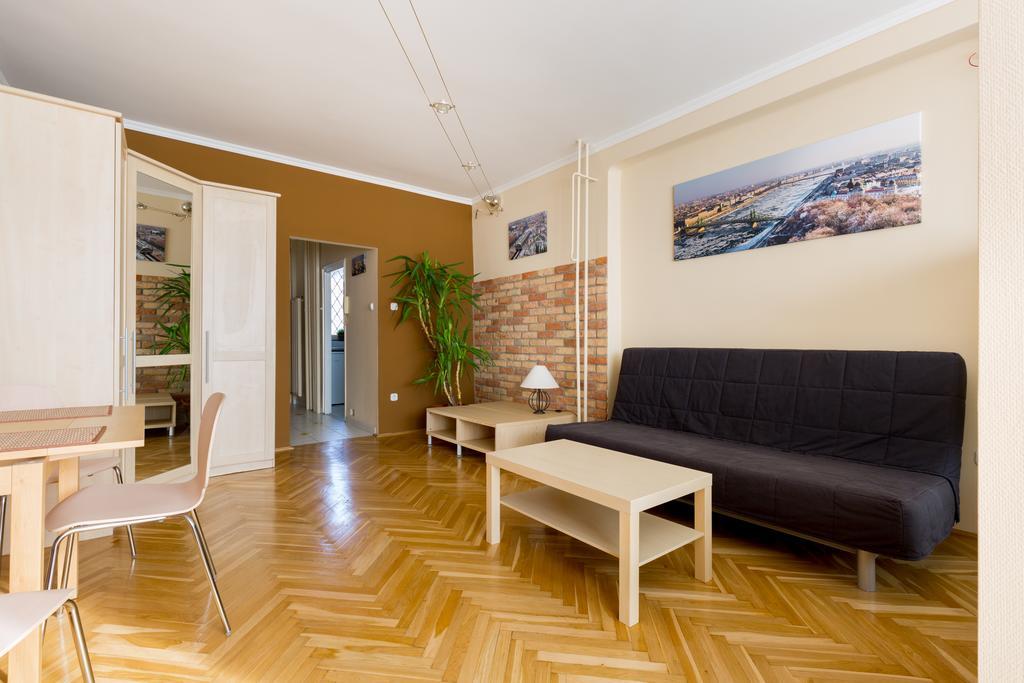 East Station - Baross 1 & 2 *