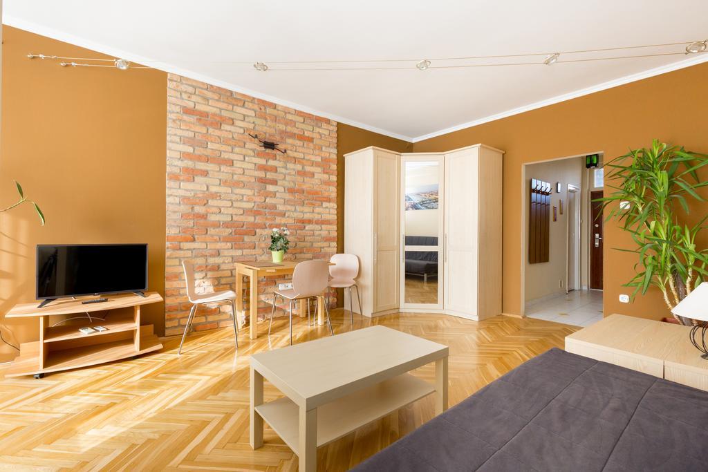 East Station - Baross 1 & 2 Apartment *