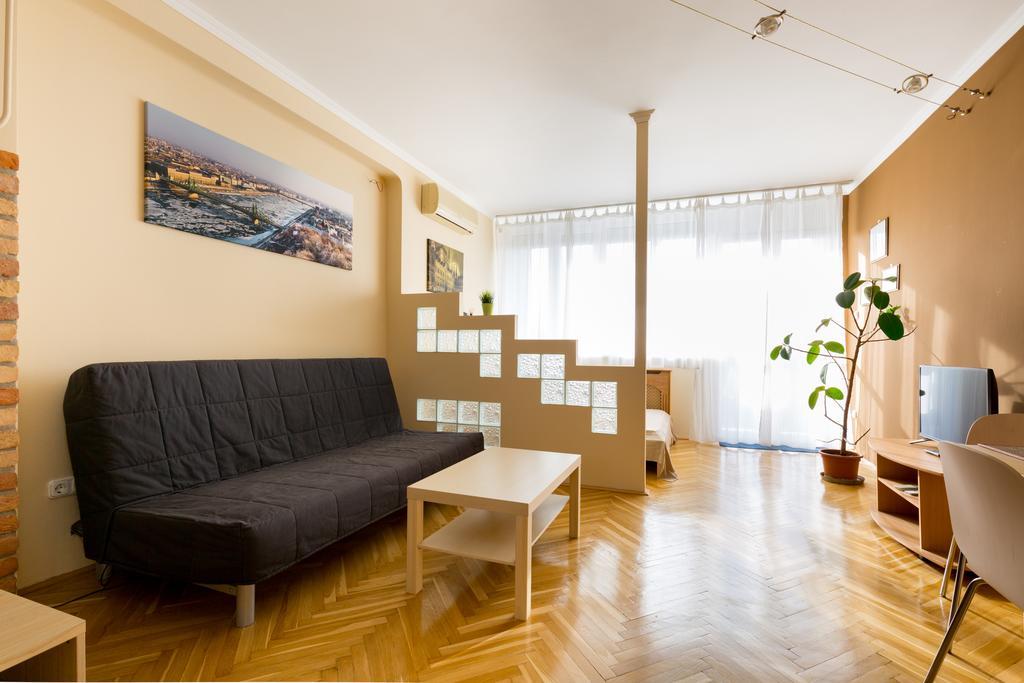 East Station - Baross 1 & 2 Budapest