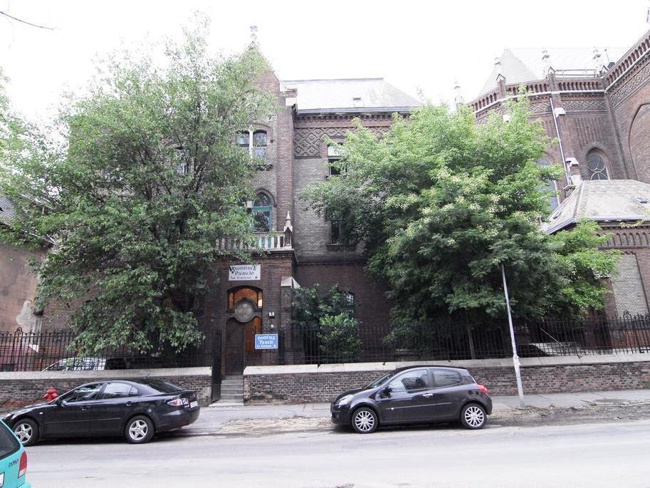 Dominik Panzio Budapest