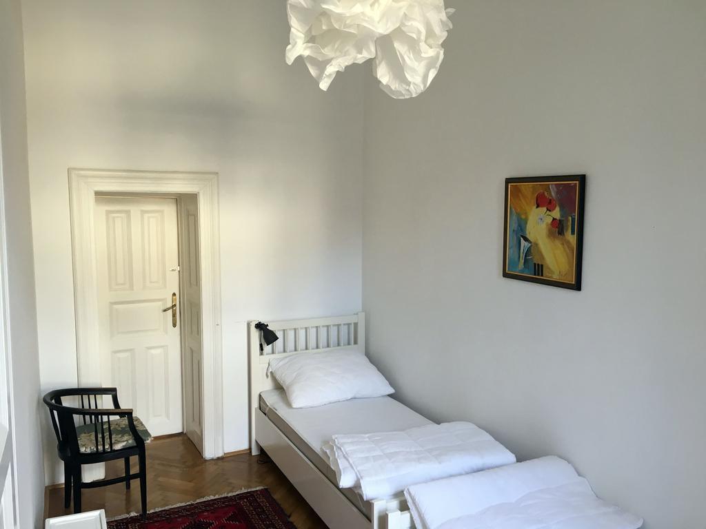 Klauzál Hostal *