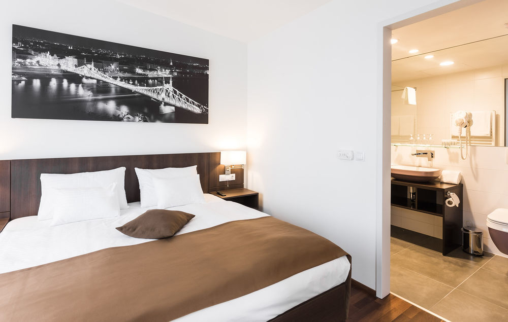 Hotel 12 Revay 3*