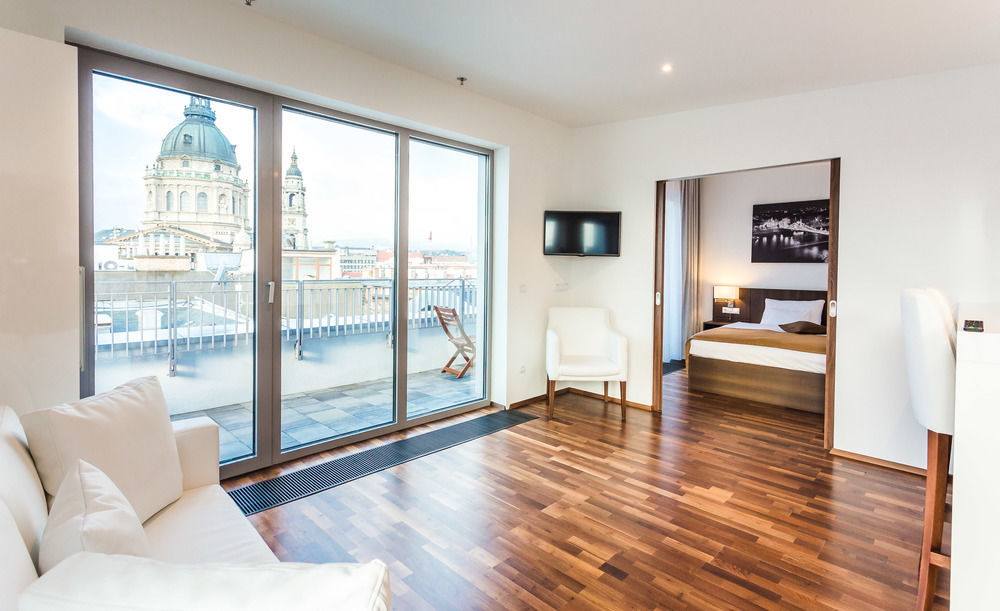 12 Revay Hotel 3*