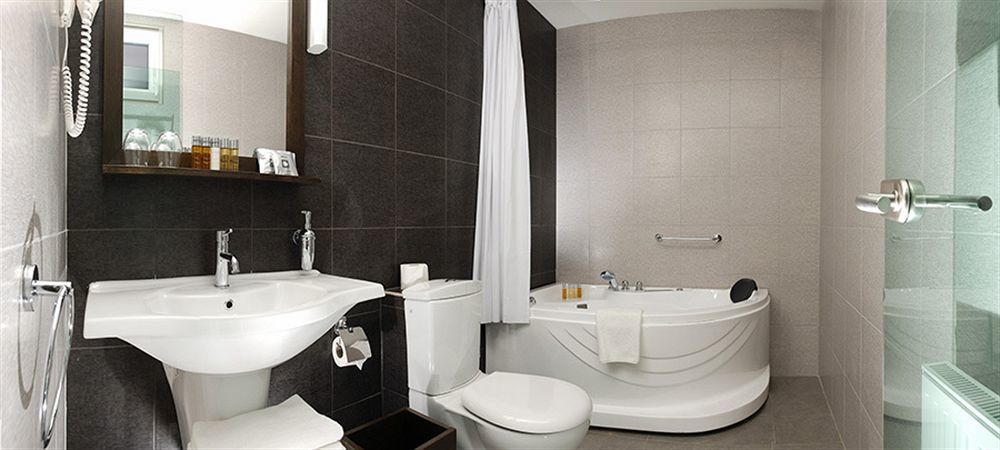The Honest Budapest By Chic & Basic