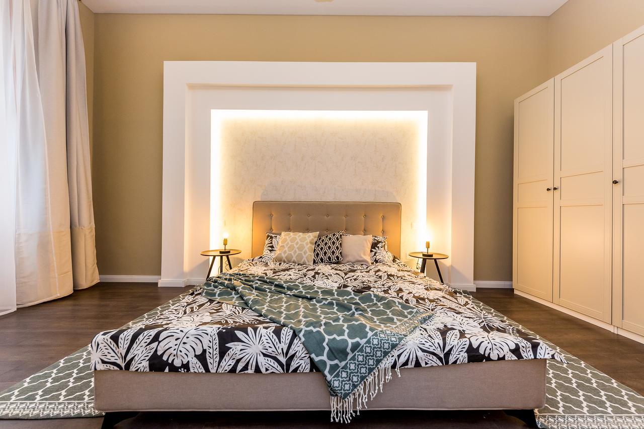 D.five Gold Apartment *