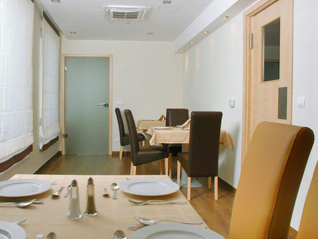 Promenade City Hotel