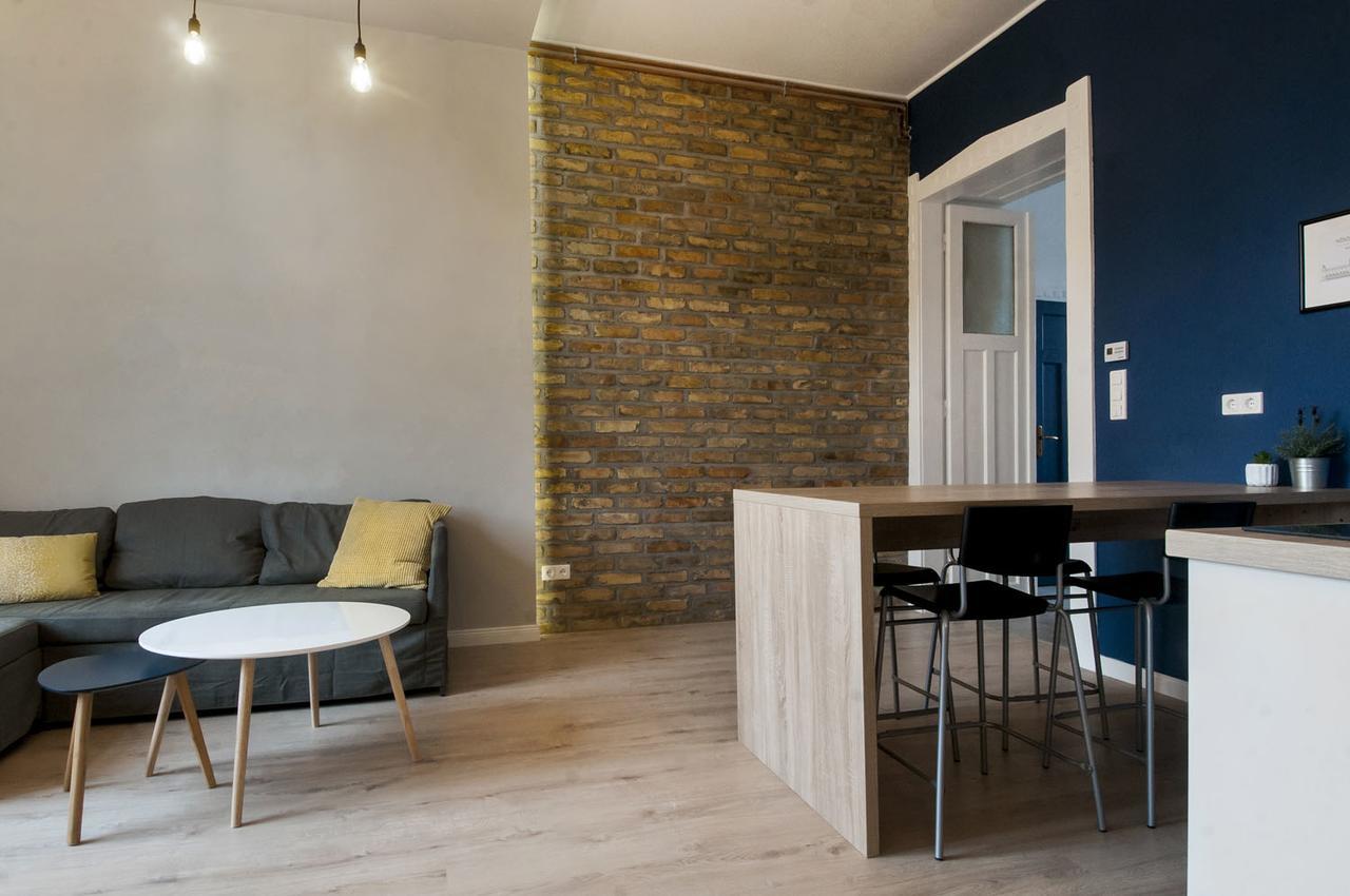Stylish Downtown Apartment *