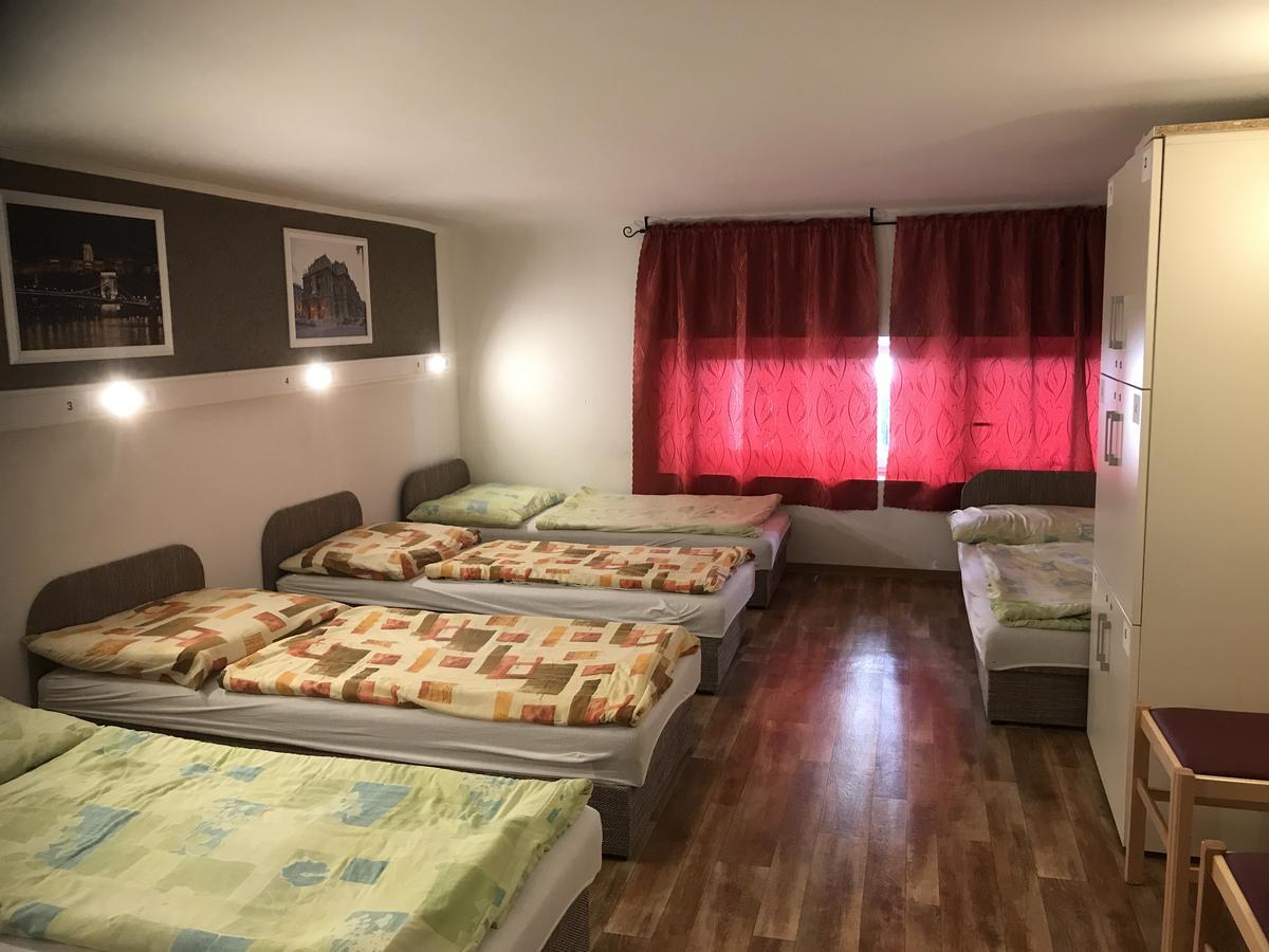 Hostal Opera *
