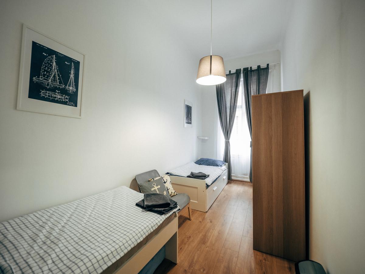 Ostello 111 *