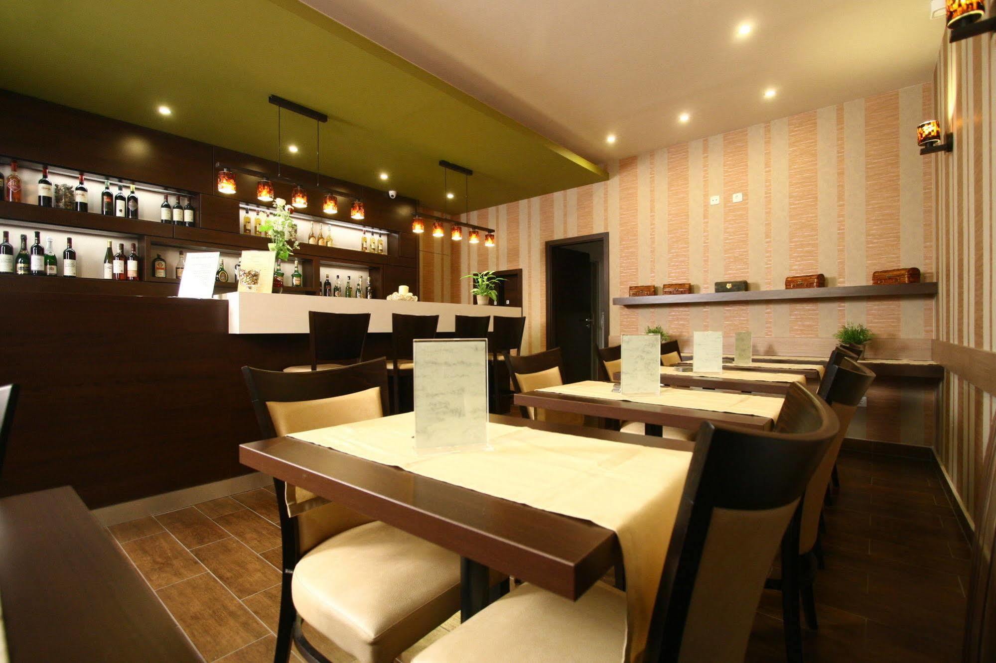 Hotel 21 And 3*
