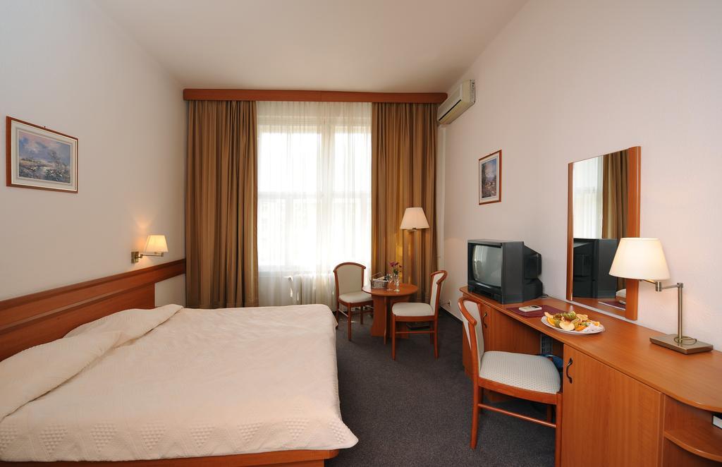 Hunguest Platanus Hotell 3*