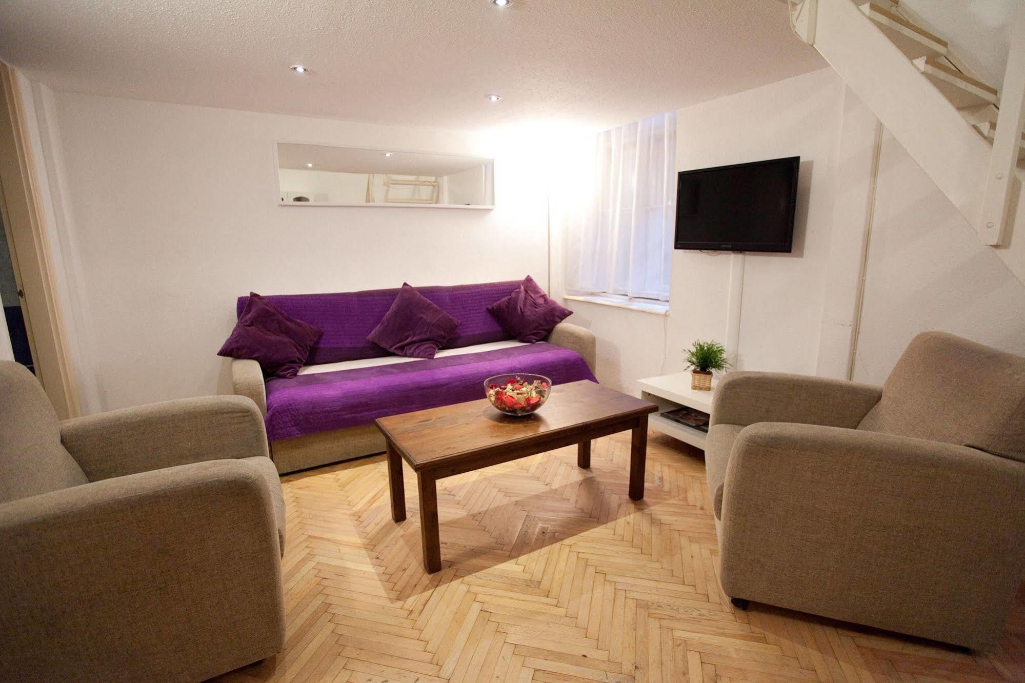 Easy Flat Opera Apartman *