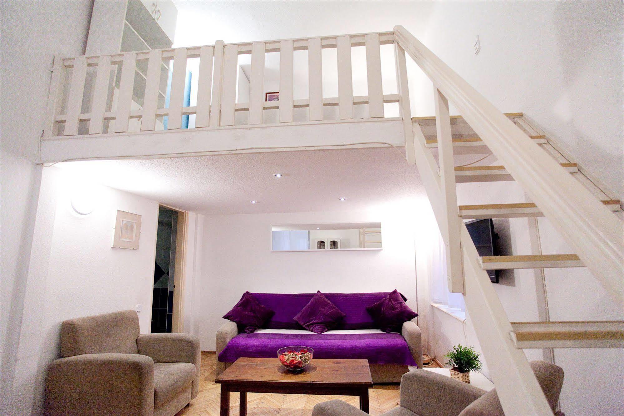 Easy Flat Opera Apartman *