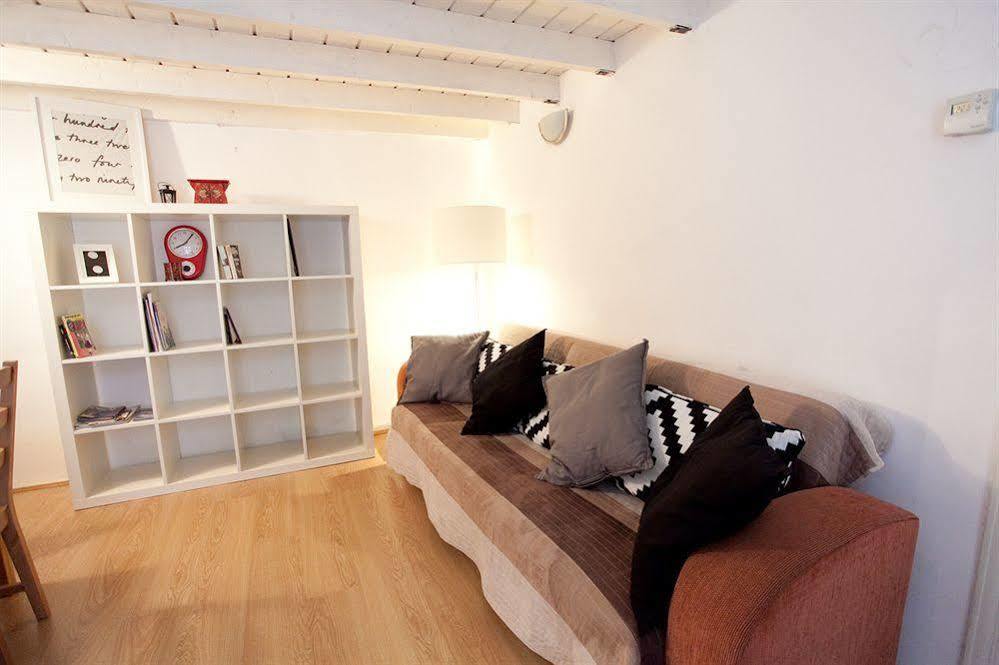 Easy Flat Opera Apartman *