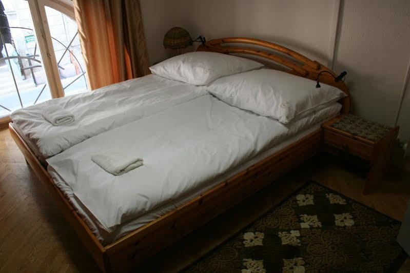 Walking Bed Downtown Hostal *