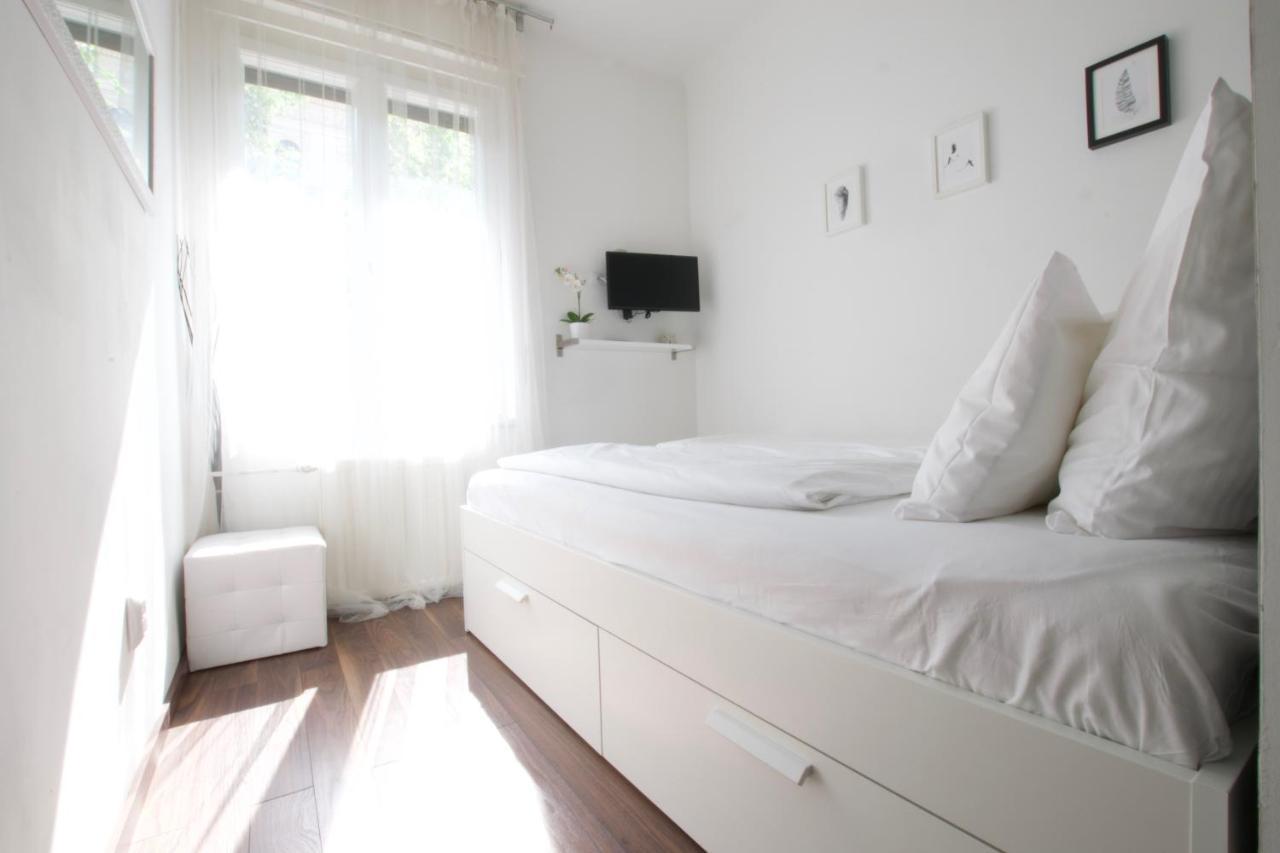 Standard By Hi5 - Nagymezo 11 * Budapest