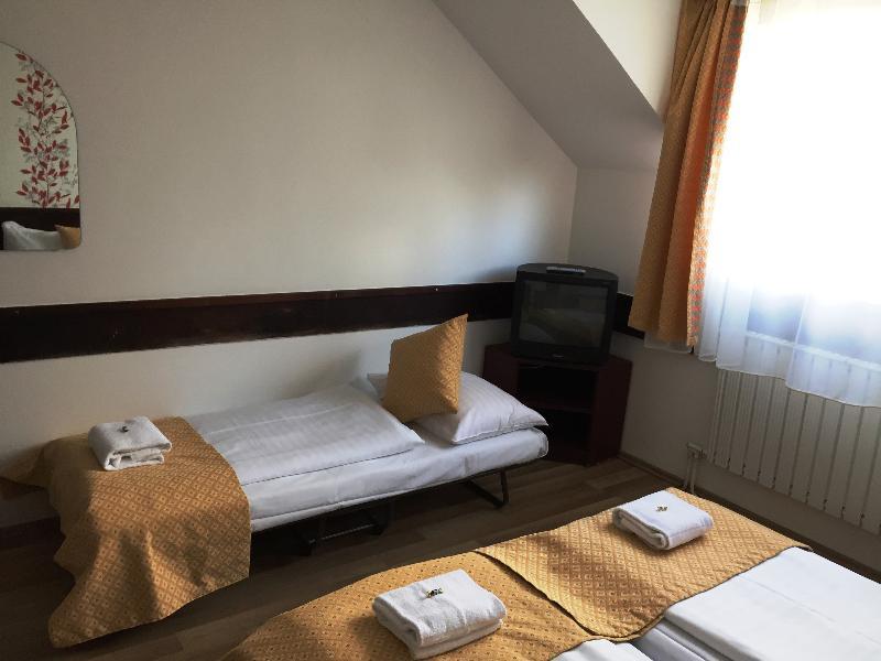 Hotel Gloria Center
