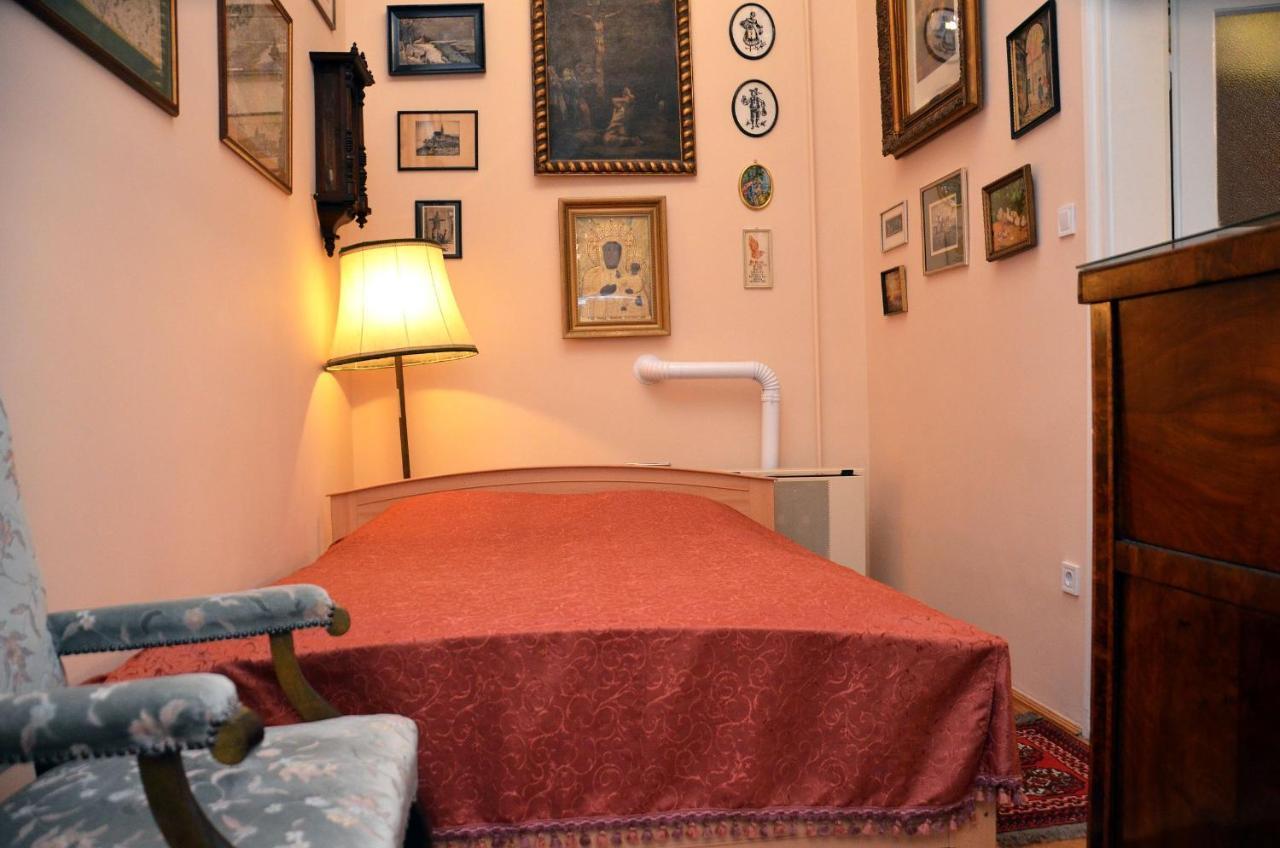Central Astoria Apartment