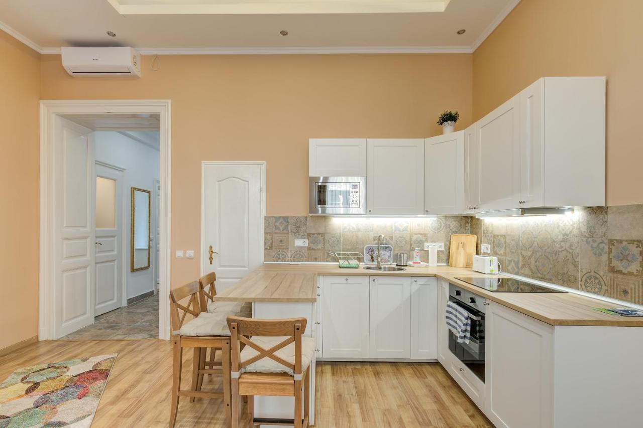 Central Violin Apartman Appartamento Budapest