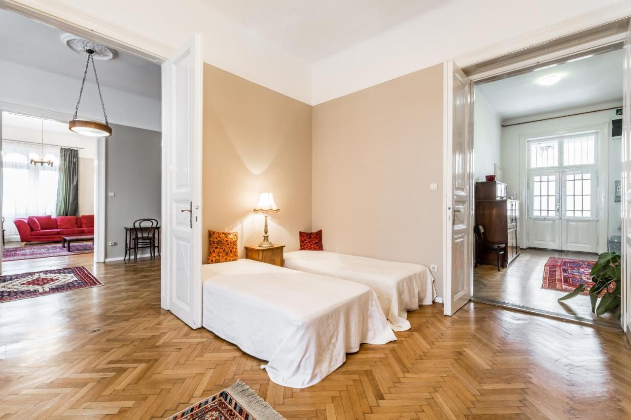 Berta - 4 Bedrooms, 3 Baths