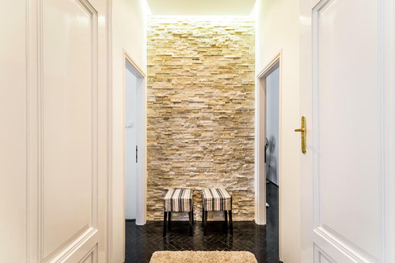 Bpr B&w Elegant Apartamento