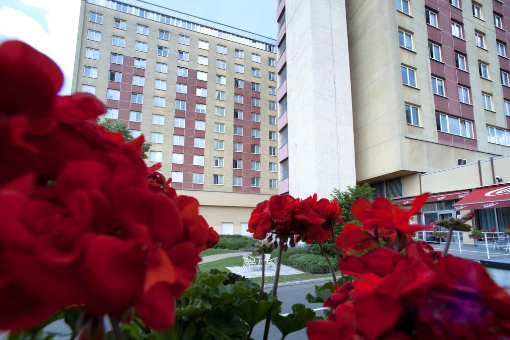 Hotel Ceu Konferencia Koezpont 3*