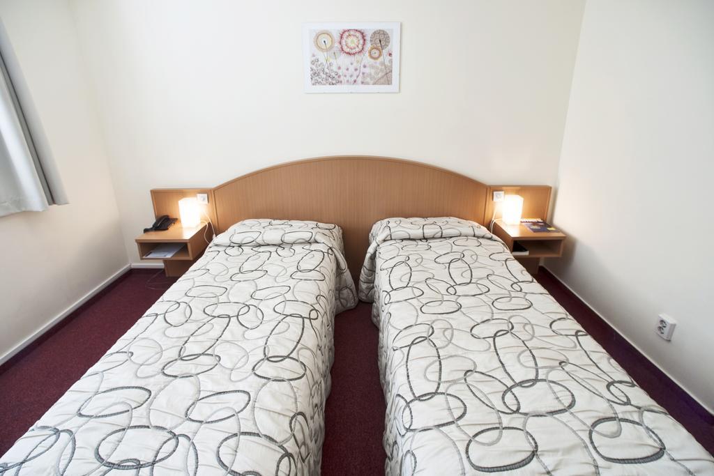 Hotel Ceu Konferencia Koezpont