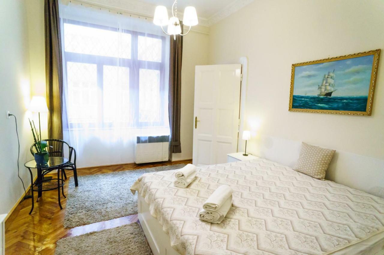 Kingdom & Car Parking On-site & Aircon & Quiet & Family Friendly Appartement