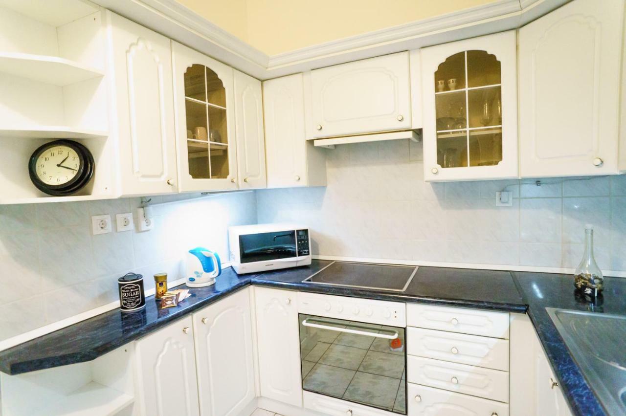 Kingdom & Car Parking On-site & Aircon & Quiet & Family Friendly