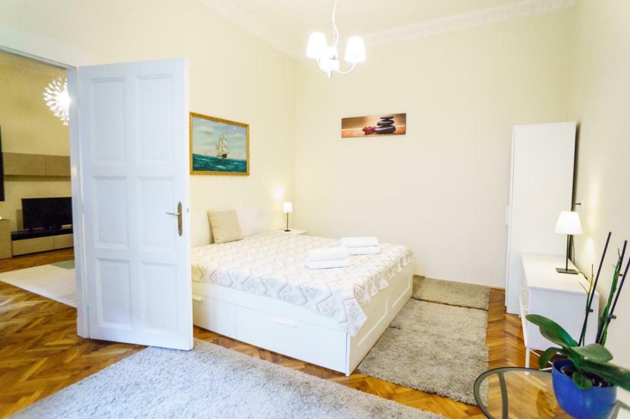 Kingdom & Car Parking On-site & Aircon & Quiet & Family Friendly Appartement Boedapest