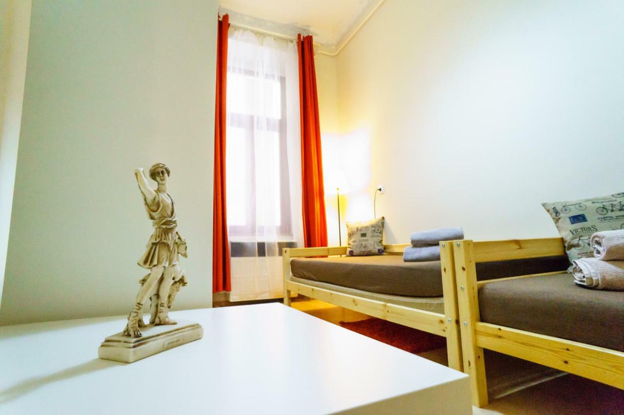 Kingdom & Car Parking On-site & Aircon & Quiet & Family Friendly *