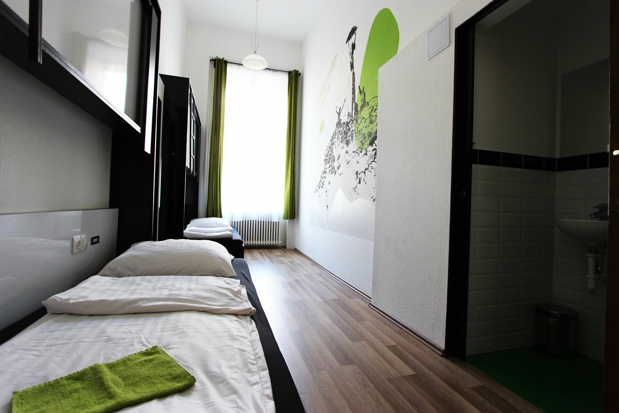 Adagio 1.0 Oktogon Hostal