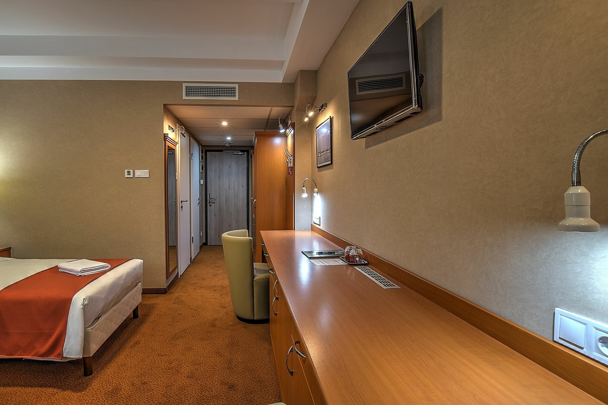 Anna Hotel 4*
