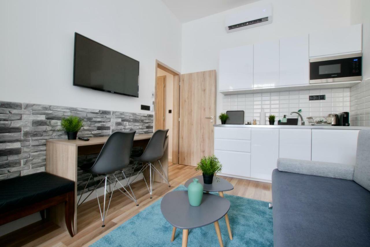 Standard By Hi5 - Anker 1 * Budapest