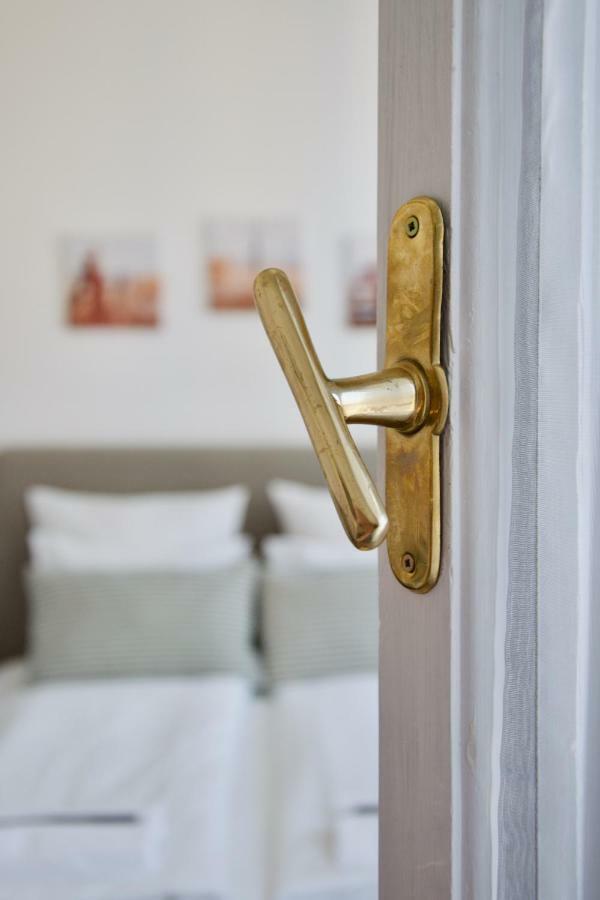 Standard By Hi5 - Anker 1 *