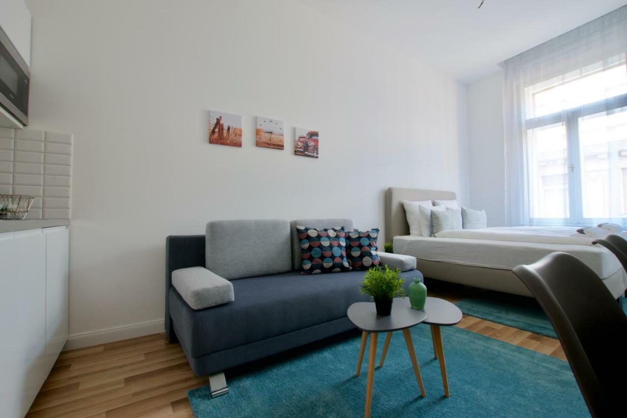 Standard By Hi5 - Anker 1 * Budapest