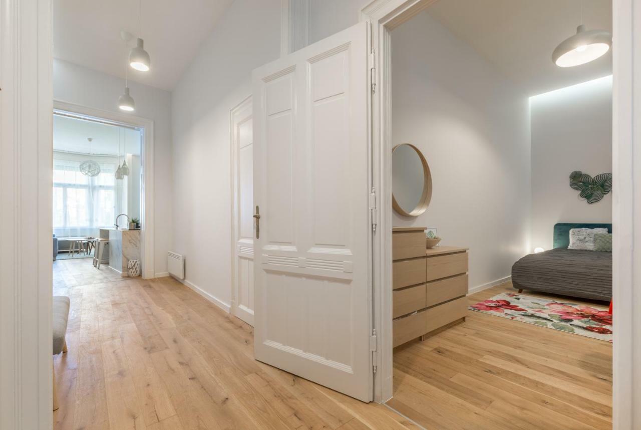 Designer Dream In The Center W 2br/2bath Apartment Budapest