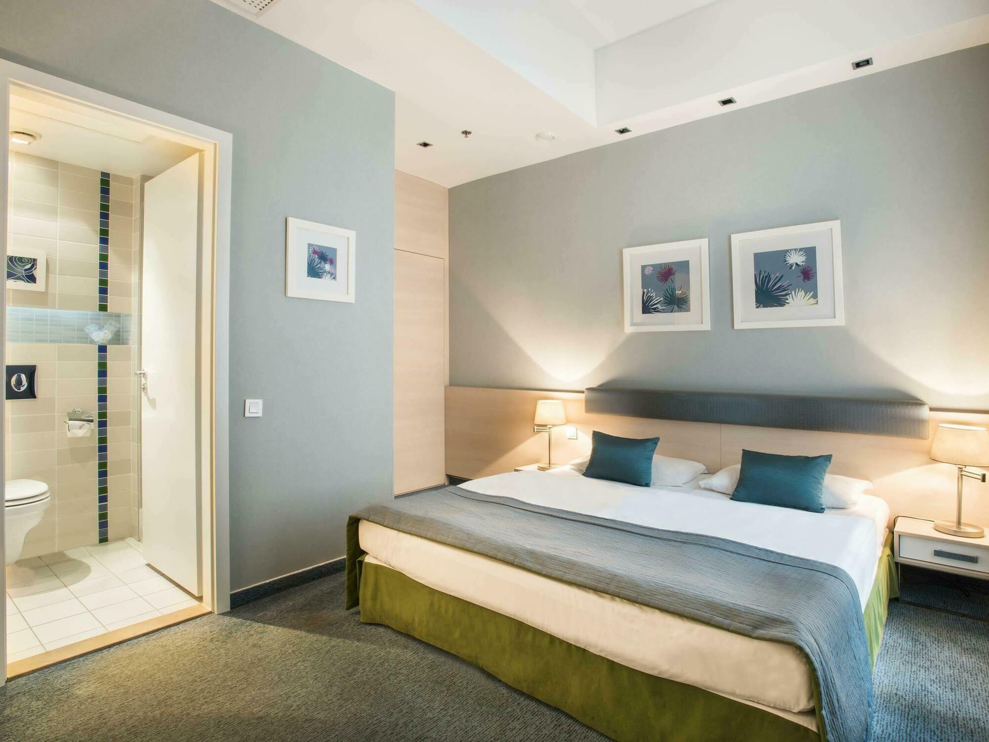 Atrium Fashion Hotel 4*